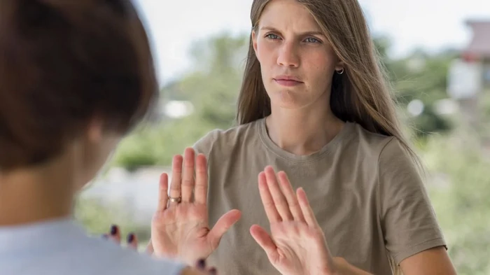 Welche Art von Menschen Sie meiden sollten, sonst werden Sie es bereuen: 5 Anzeichen für Toxizität